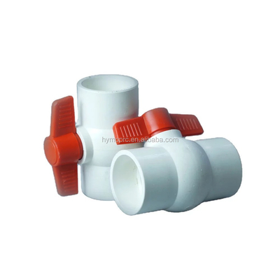 Valvola a sfera in PVC bianco standard ASTM DIN in tutte le dimensioni con dimensione di 1,5 pollici e maniglia rossa