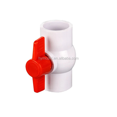 Valvola a sfera in PVC bianco standard ASTM DIN in tutte le dimensioni con dimensione di 1,5 pollici e maniglia rossa