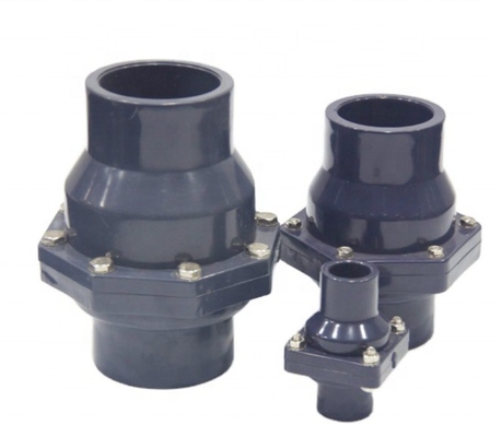 Valvola di controllo di oscillazione di 4&quot; PVC non di ritorno lunghezza standard e palla in PP per l'applicazione di pompe di scarico