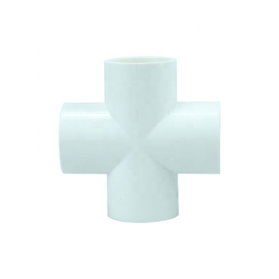 Fabbricazione di attrezzature in PVC a 4 vie in ASTM D1785 Standard per l'alimentazione idrica